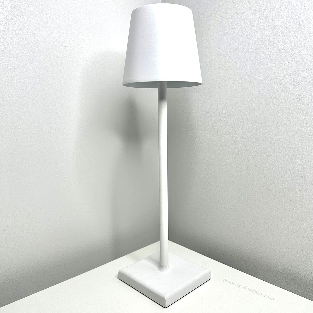 Cordless LED Table Lamp 0